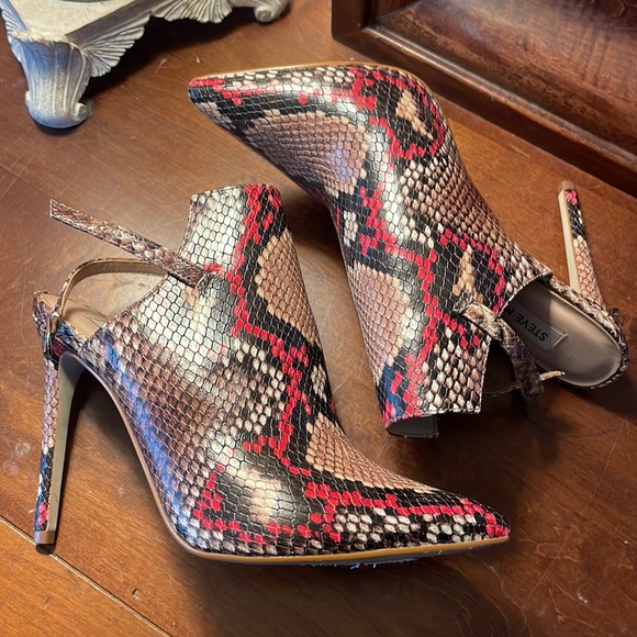 Steve Madden Sling Back Snake Print Booties - Picture 3 of 4
